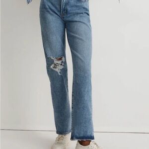Madewell the perfect vintage straight Jean with distressed knee size 28